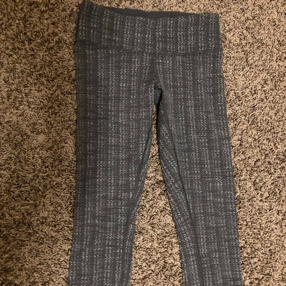Lululemon Wunder Under Crop Leggings in Ziggy Wee Gray Print Estimated Size 2